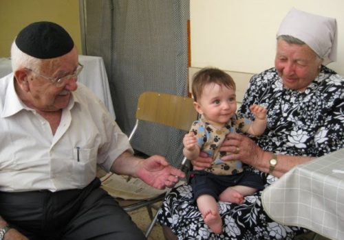 סיפורי משפחה גלריה_ רקע
